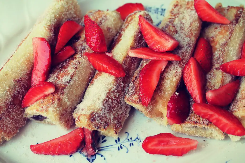 French Toast Roll ups mit Erdbeeren - Mein wunderbares Chaos