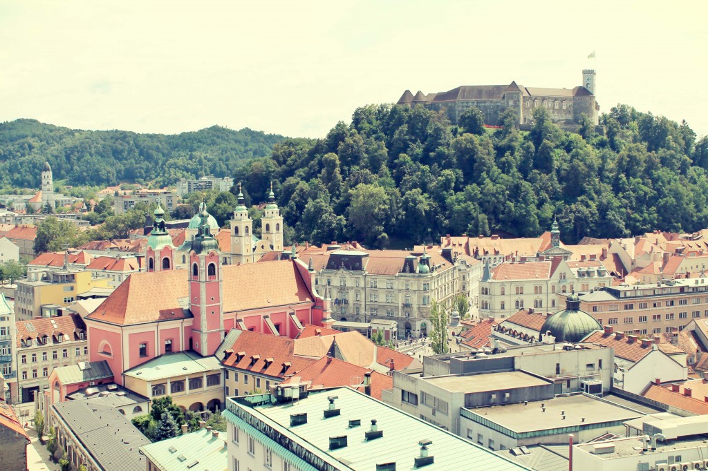 Blick auf Ljubljana und die Burg - auf Roadtrip durch Slowenien