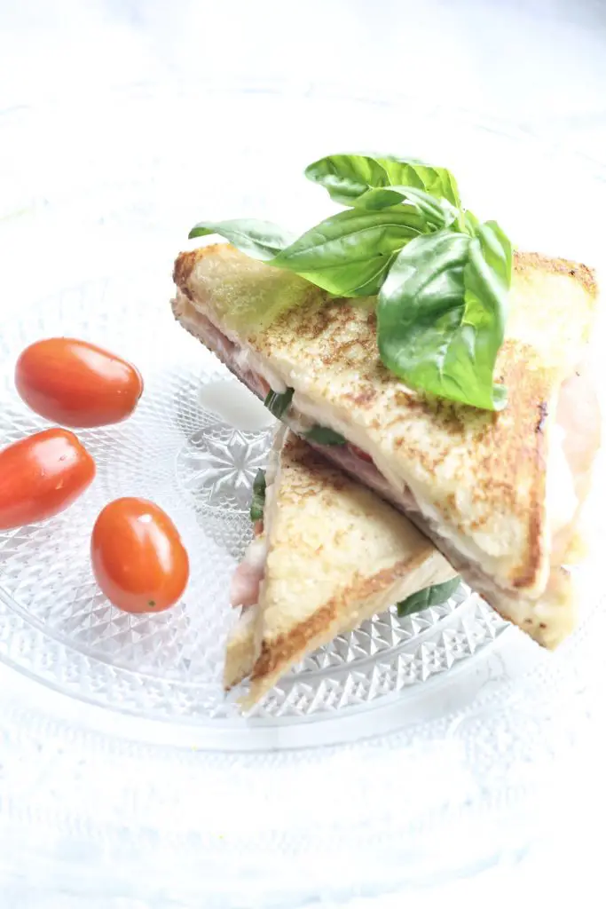 Sandwich mit Tomate, Mozzarella und Schinken - Mein wunderbares Chaos