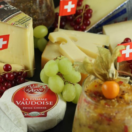 Schweizer "Chäsplättli" mit Feigen-Senf-Marmelade und Ananas-Chili-Chutney