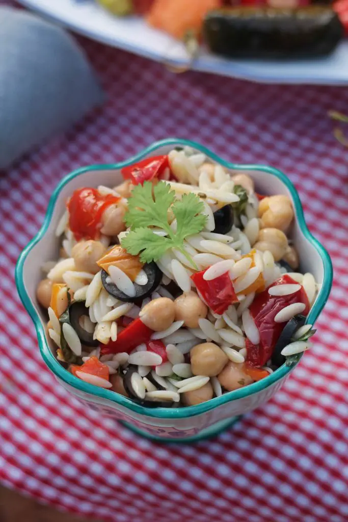 Kritharaki - Salat aus griechischen Nudeln
