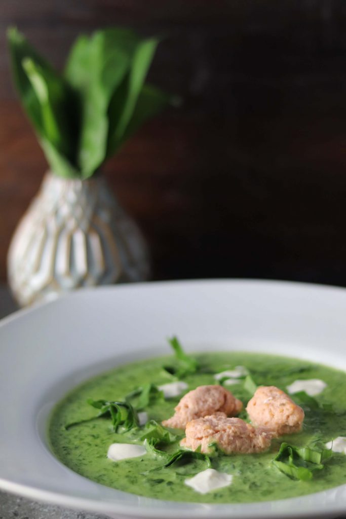 Bärlauchcremesuppe mit Lachsklößchen - Mein wunderbares Chaos Bärlauchcremesuppe mit Lachsklößchen - Mein wunderbares Chaos