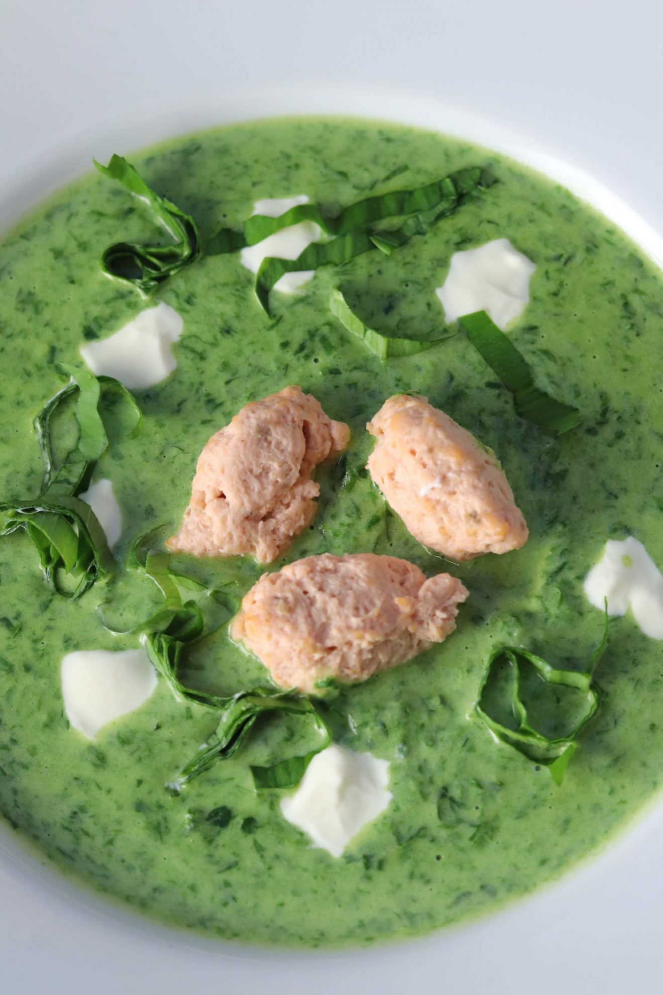 Bärlauchcremesuppe mit Lachsklößchen - Mein wunderbares Chaos Bärlauchcremesuppe mit Lachsklößchen - Mein wunderbares Chaos