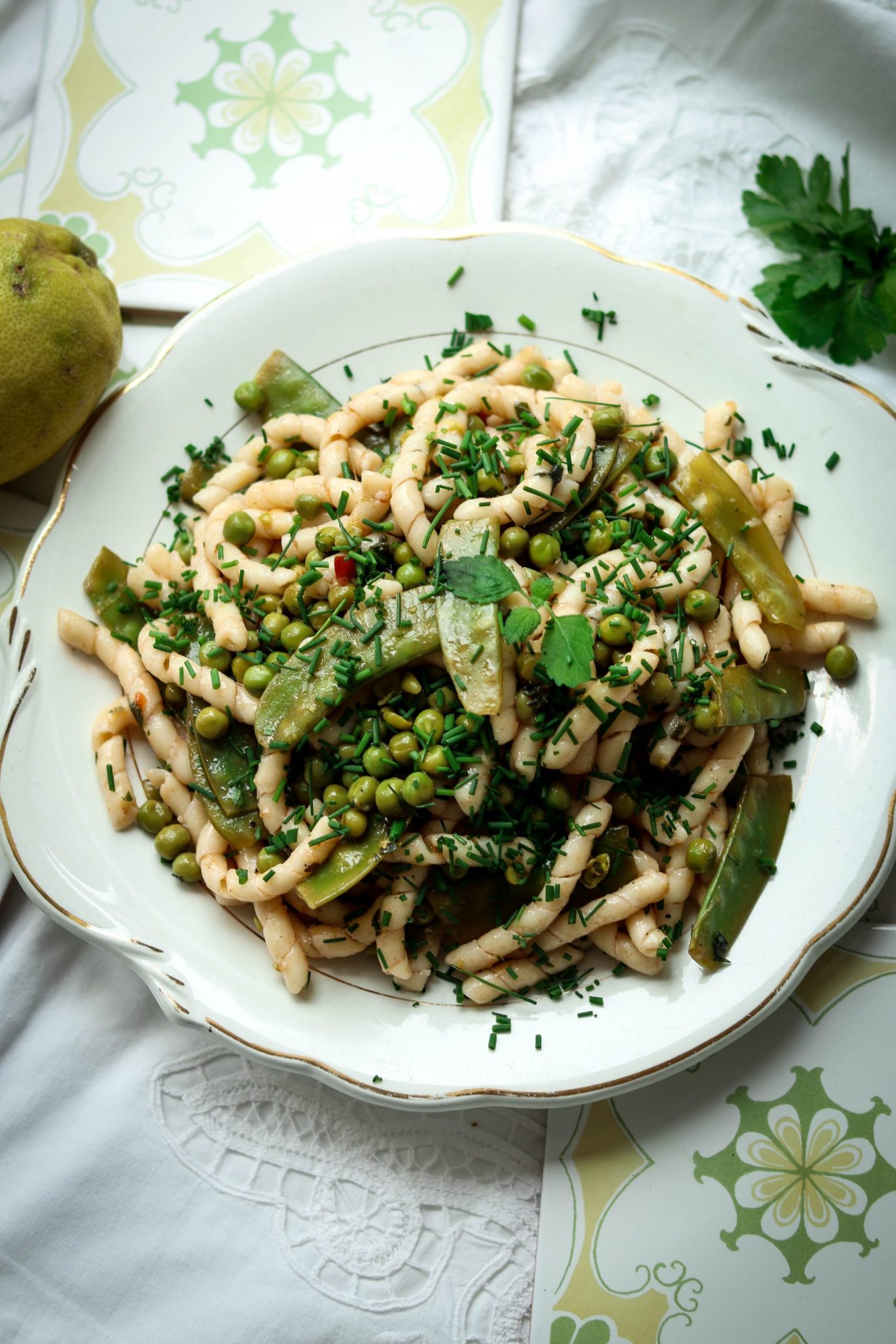 Nudelsalat mit Erbsen und Kräuter-Zitrus-Dressing - Mein wunderbares Chaos