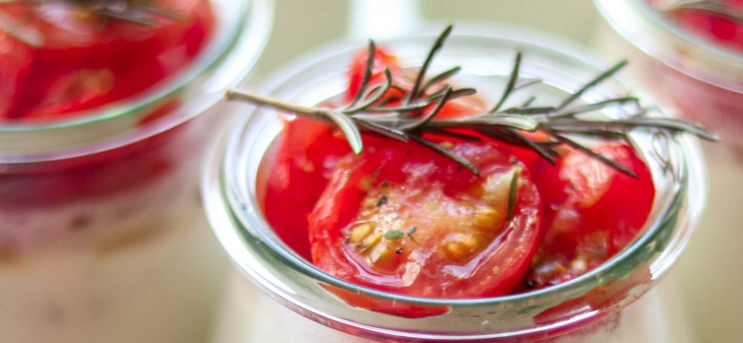 Ziegenkäse Panna cotta mit confierten Tomaten